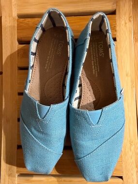 Toms Slip-On Canvas Shoes in Teal Blue